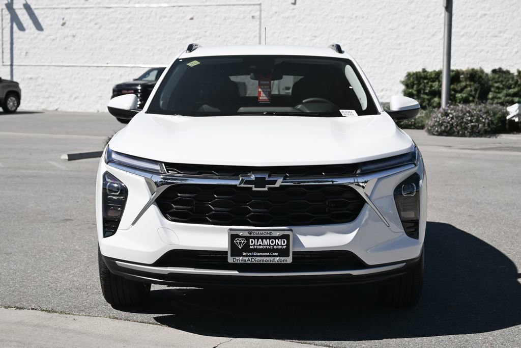 New 2026 Chevrolet Trax LT w/ LPO, Blackout Package FWD image 2