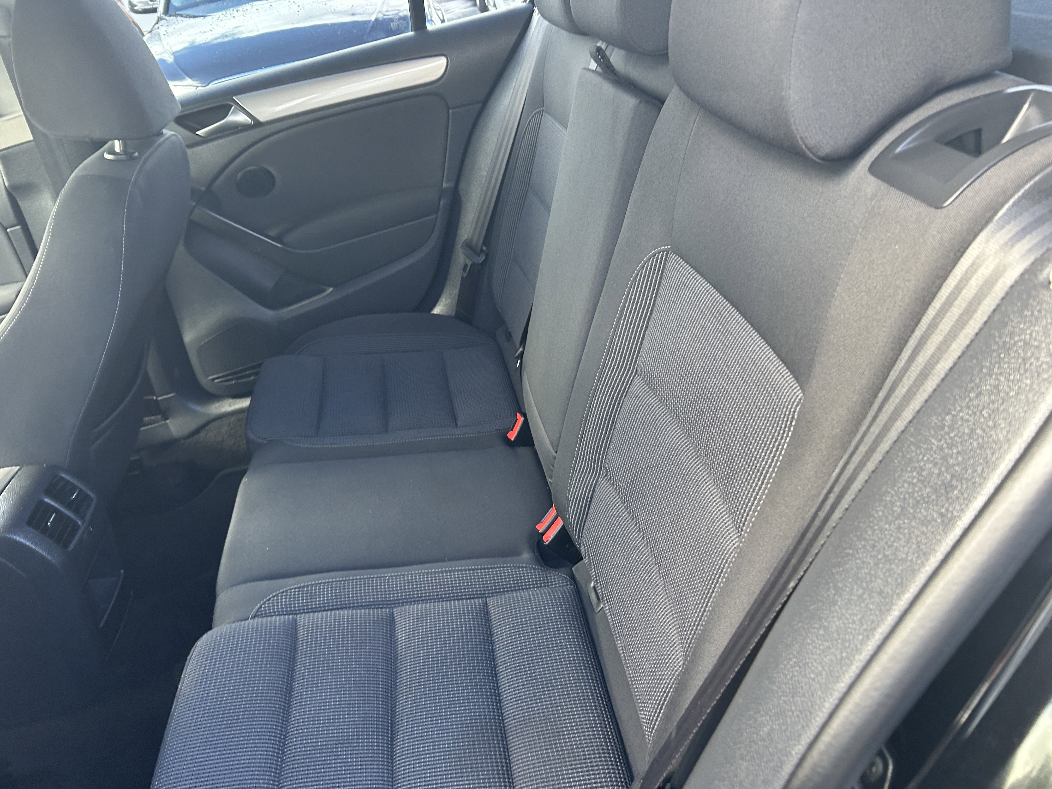 Used 2012 Volkswagen Golf w/ Convenience Package image 11