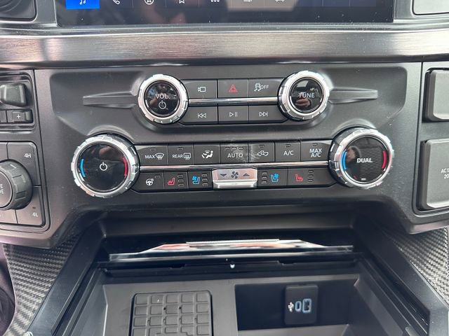 New 2026 Ford F250 Lariat w/ Black Appearance Package AWD/4WD image 18