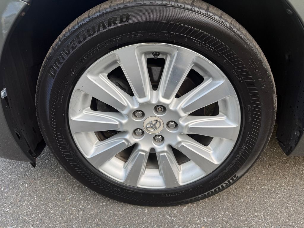 Used 2011 Toyota Sienna XLE w/ Premium Pkg AWD/4WD image 39