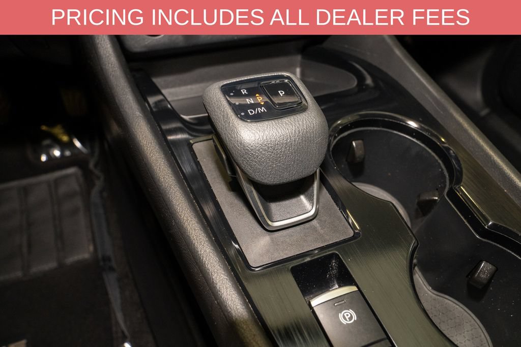 Used 2025 Nissan Rogue SV AWD/4WD image 16