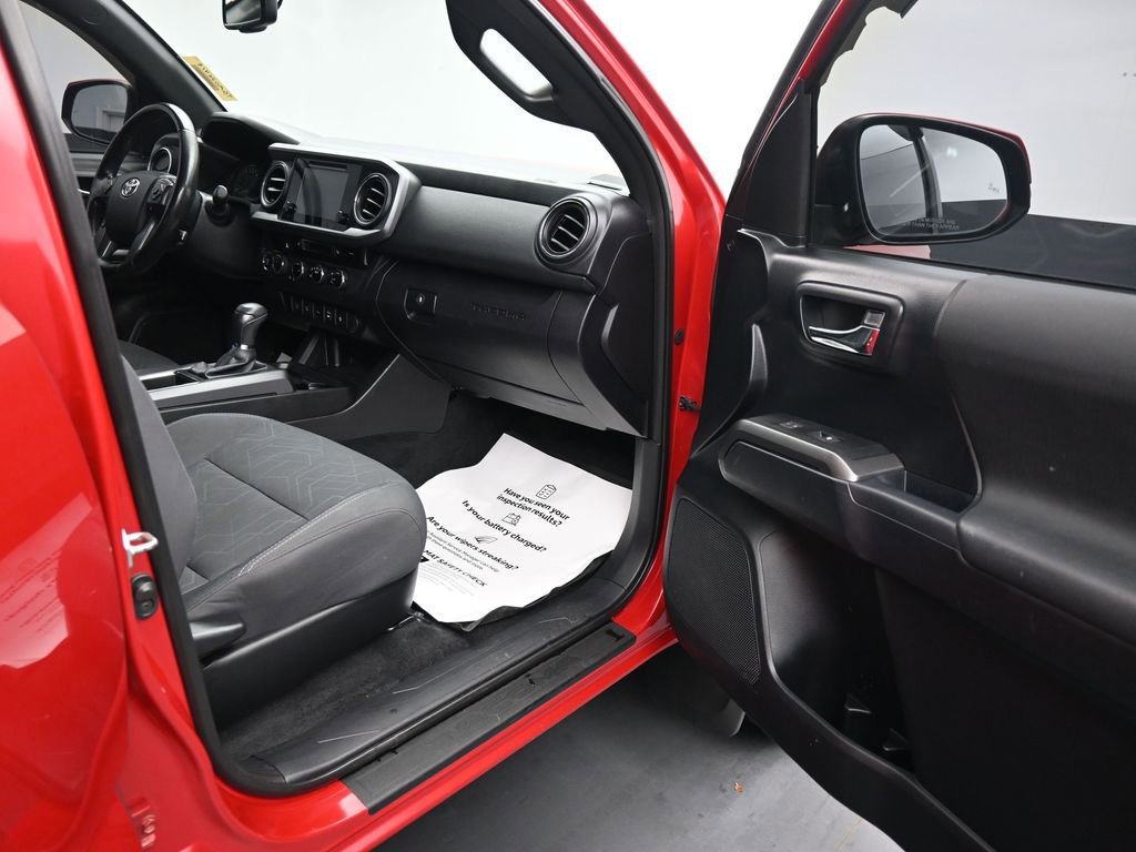 Used 2016 Toyota Tacoma TRD Off-Road w/ Premium & Technology Package image 12