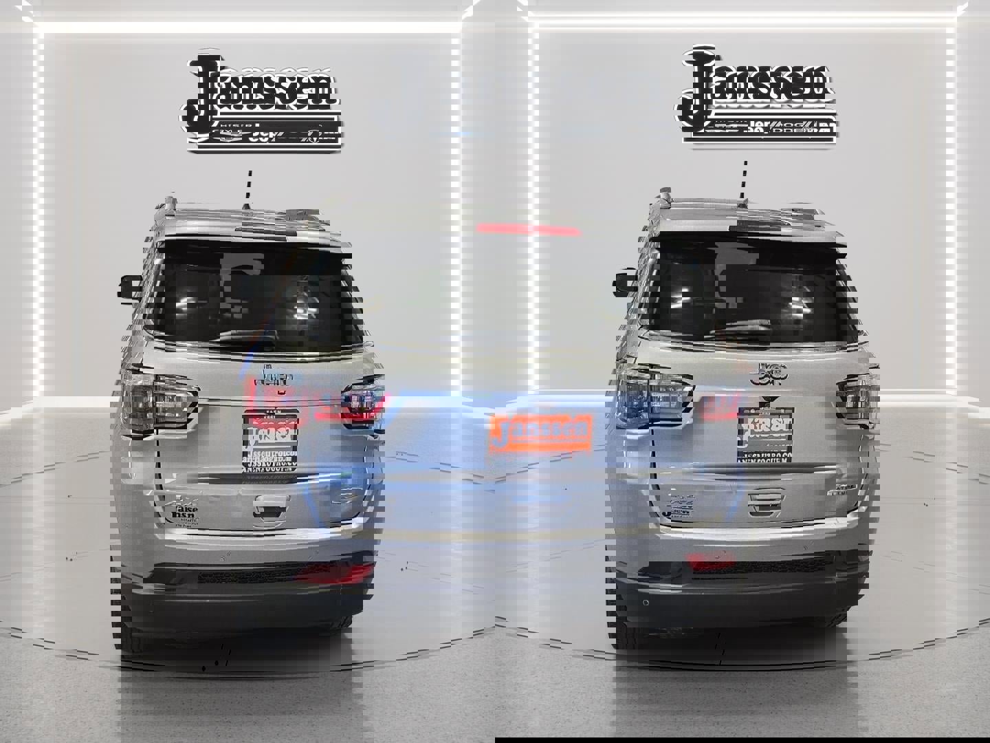 Used 2017 Jeep Compass Latitude w/ Safe & Security Group image 4