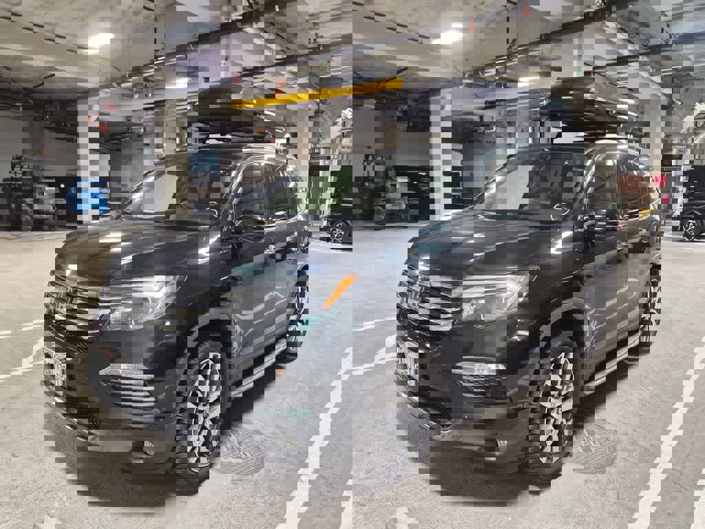 Used 2017 Honda Pilot Touring image 1