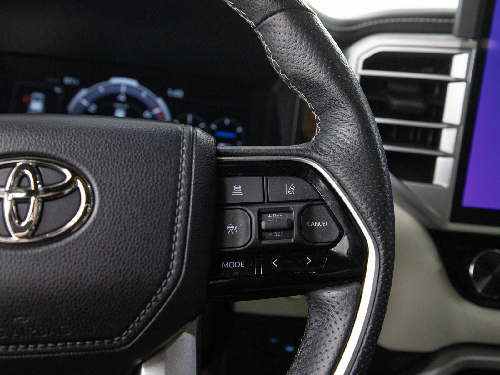 Used 2023 Toyota Sequoia Capstone AWD/4WD image 29