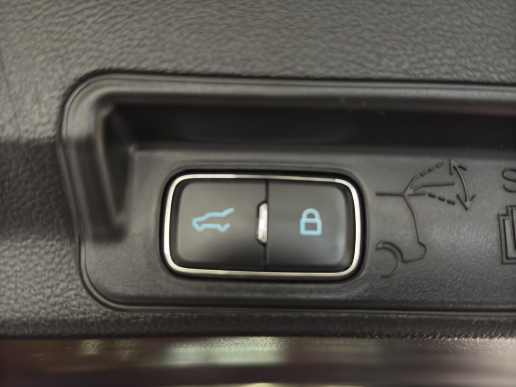 Used 2025 Ford Explorer ST-Line w/ ST-Line Street Pack AWD/4WD image 24
