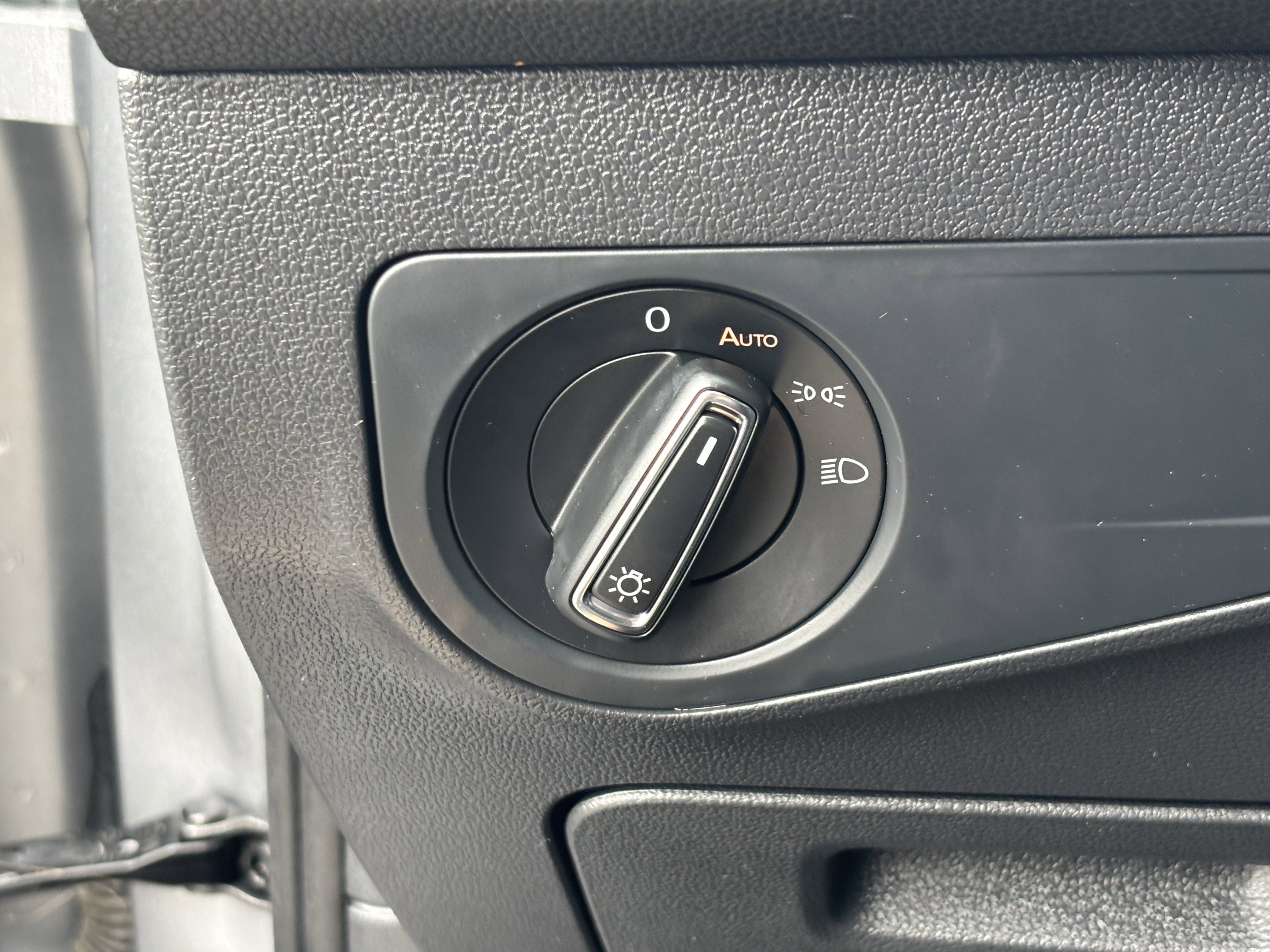 Certified 2023 Volkswagen Tiguan SE w/ Panoramic Sunroof Package image 29