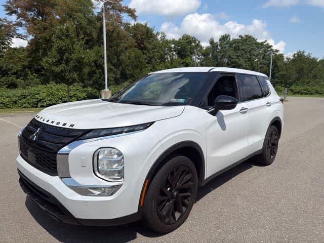 Used 2023 Mitsubishi Outlander SE Black Edition AWD/4WD image 1