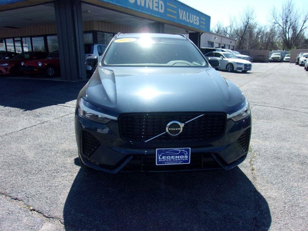 Used 2024 Volvo XC60 B5 Core image 3
