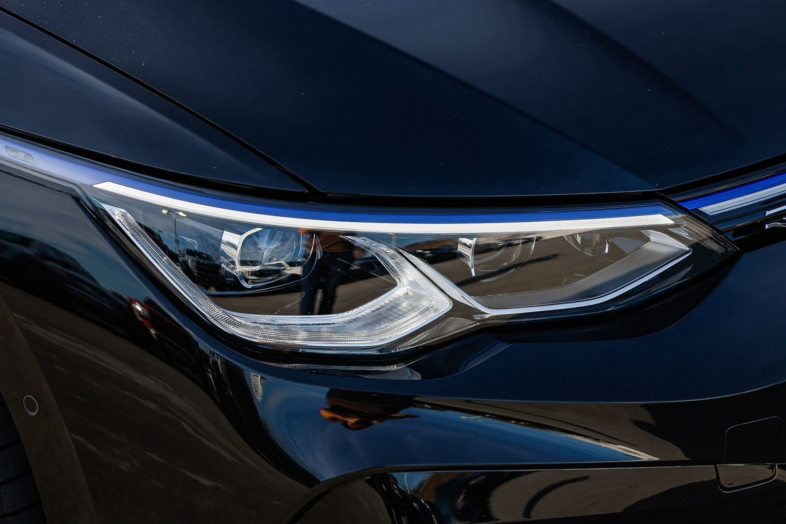 Used 2024 Volkswagen Golf R 2.0T image 7