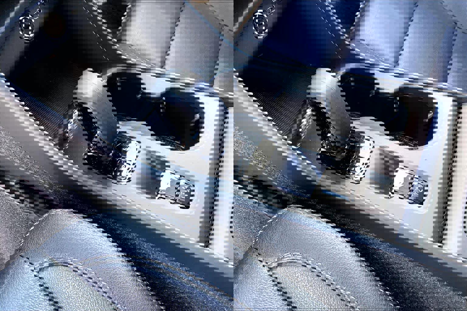 Used 2023 Volvo XC40 B5 Core w/ Convenience Package image 15