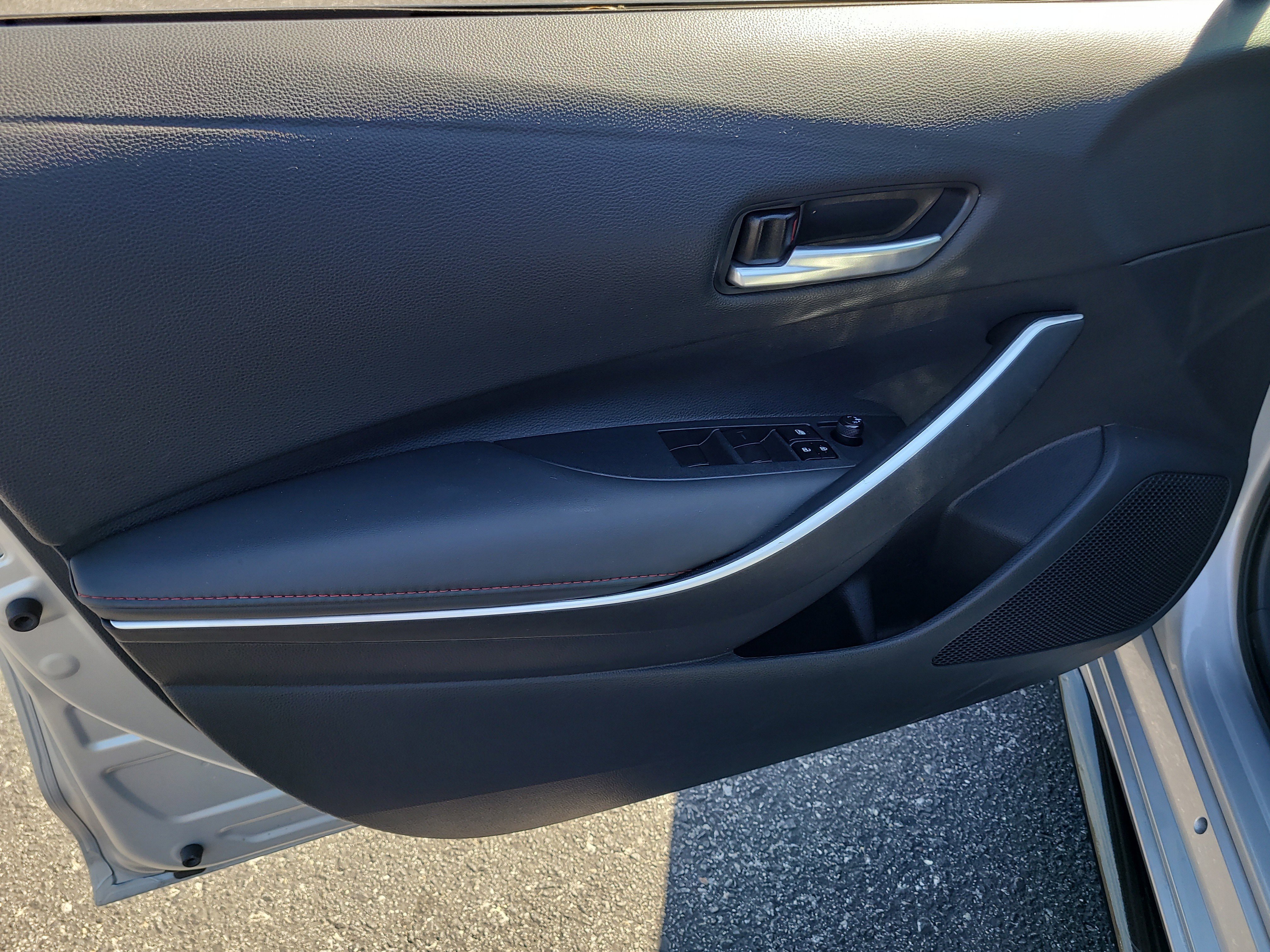 Certified 2025 Toyota Corolla SE image 16