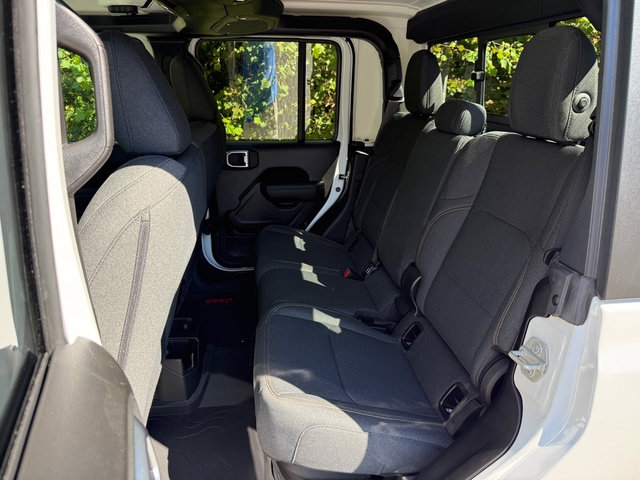 Used 2024 Jeep Gladiator Sport AWD/4WD image 15