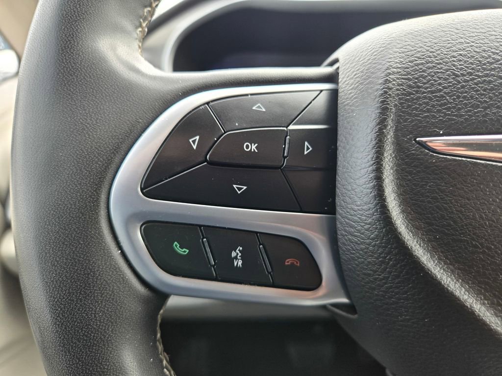 Used 2024 Chrysler Pacifica Touring-L FWD image 20