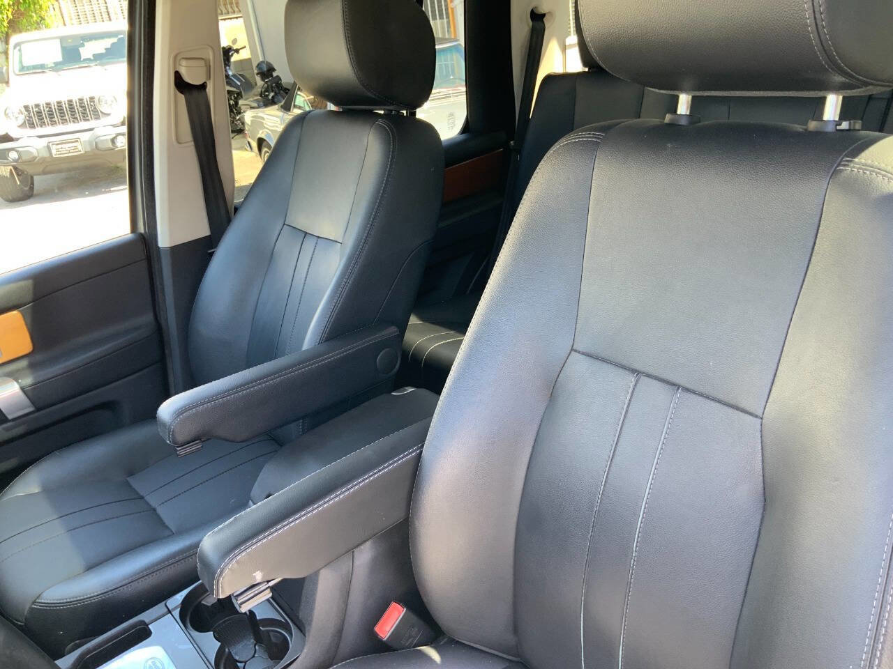 Used 2015 Land Rover LR4 HSE AWD/4WD image 24
