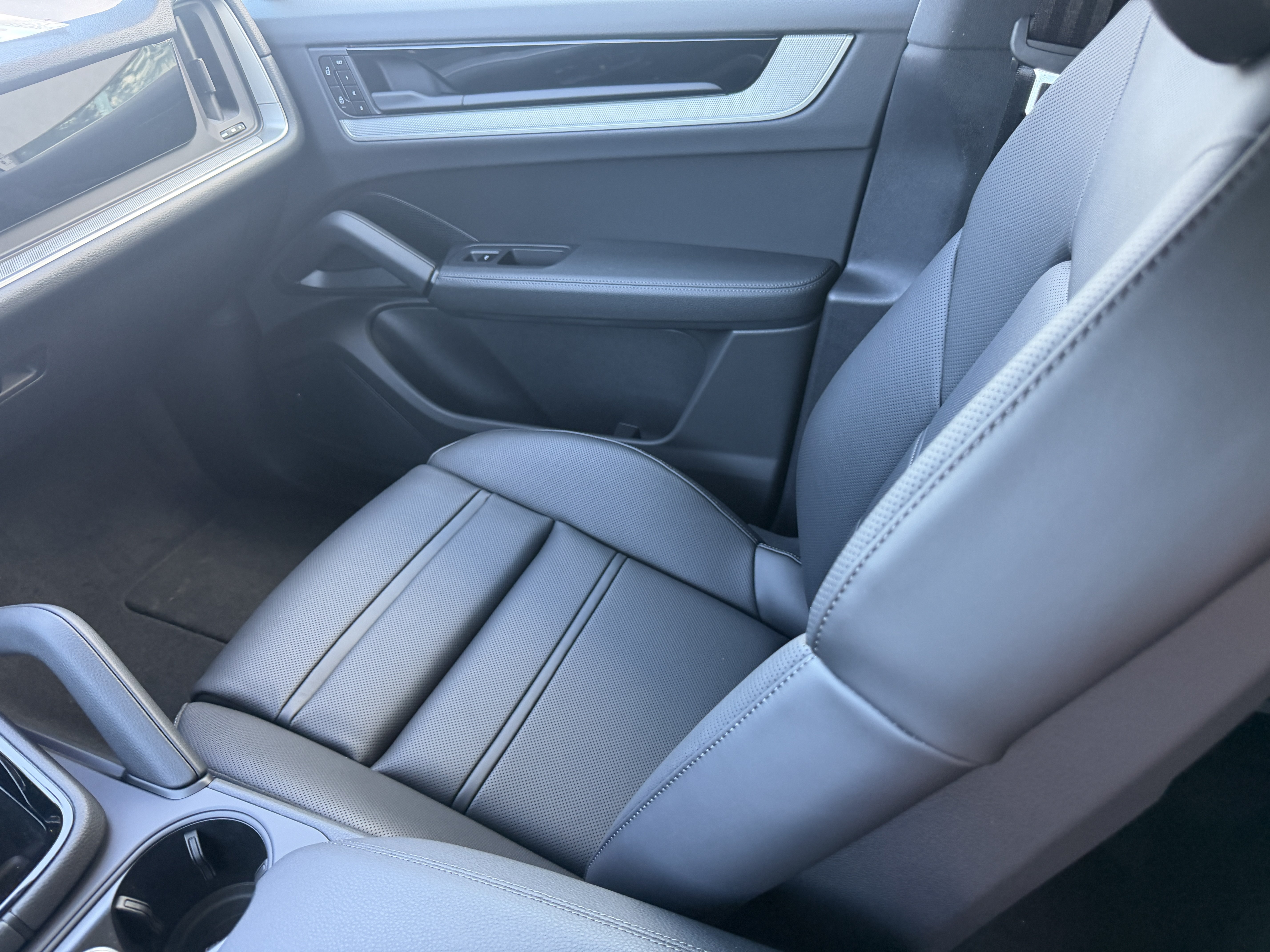 New 2026 Porsche Cayenne Coupe AWD/4WD image 19