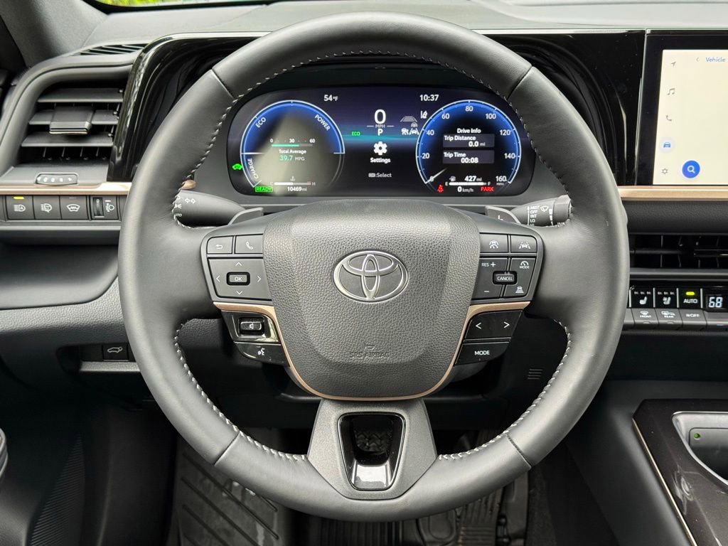 Used 2025 Toyota Crown Signia AWD/4WD image 16