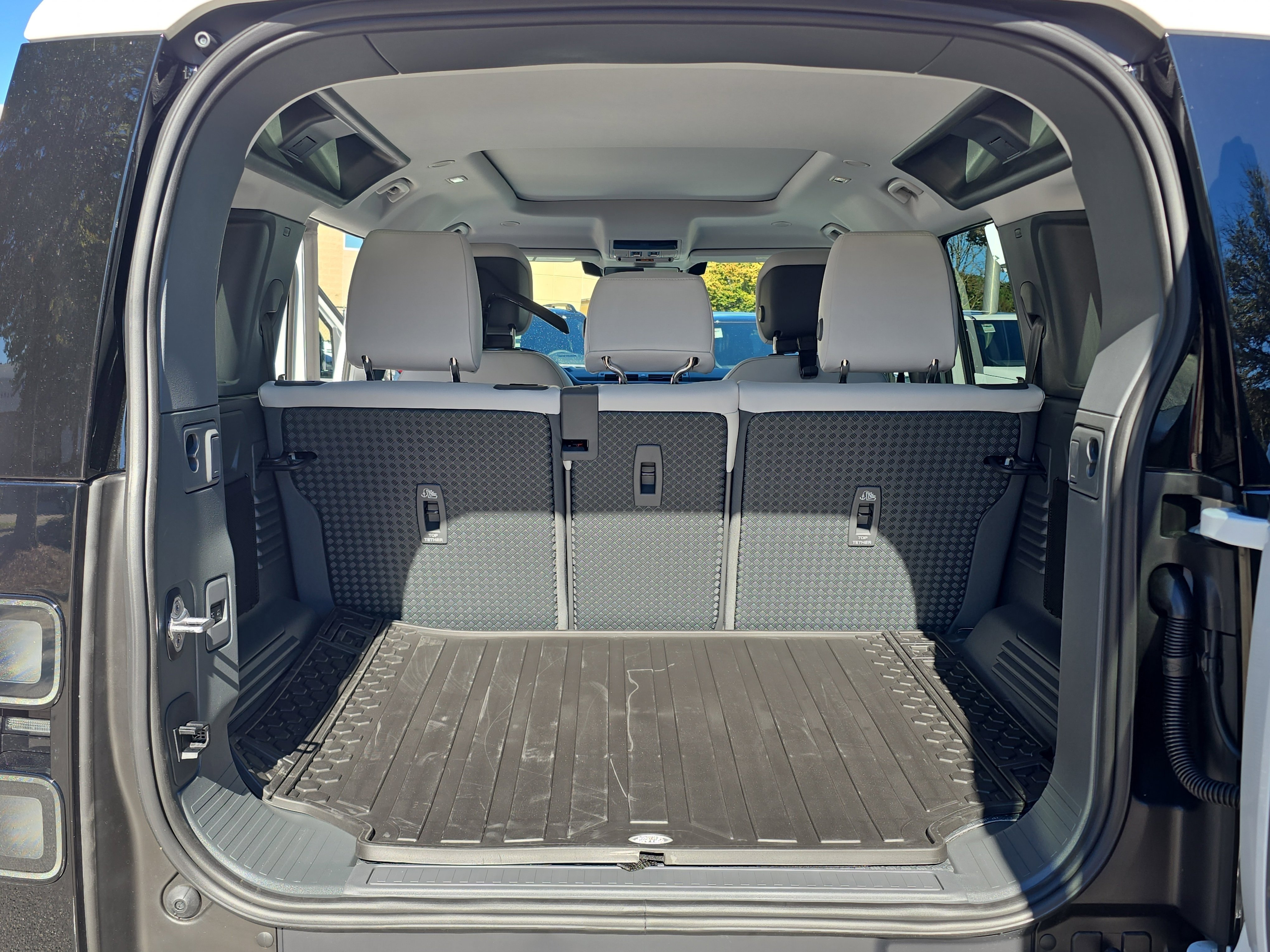 New 2026 Land Rover Defender 110 S image 12