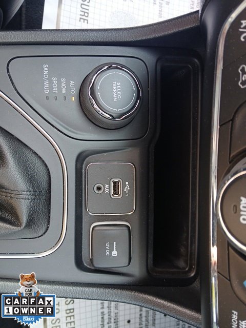 Used 2019 Jeep Cherokee Latitude Plus w/ Comfort/Convenience Group AWD/4WD image 30