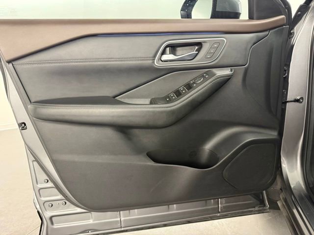 Used 2023 Nissan Rogue Platinum w/ Platinum Premium Package image 27