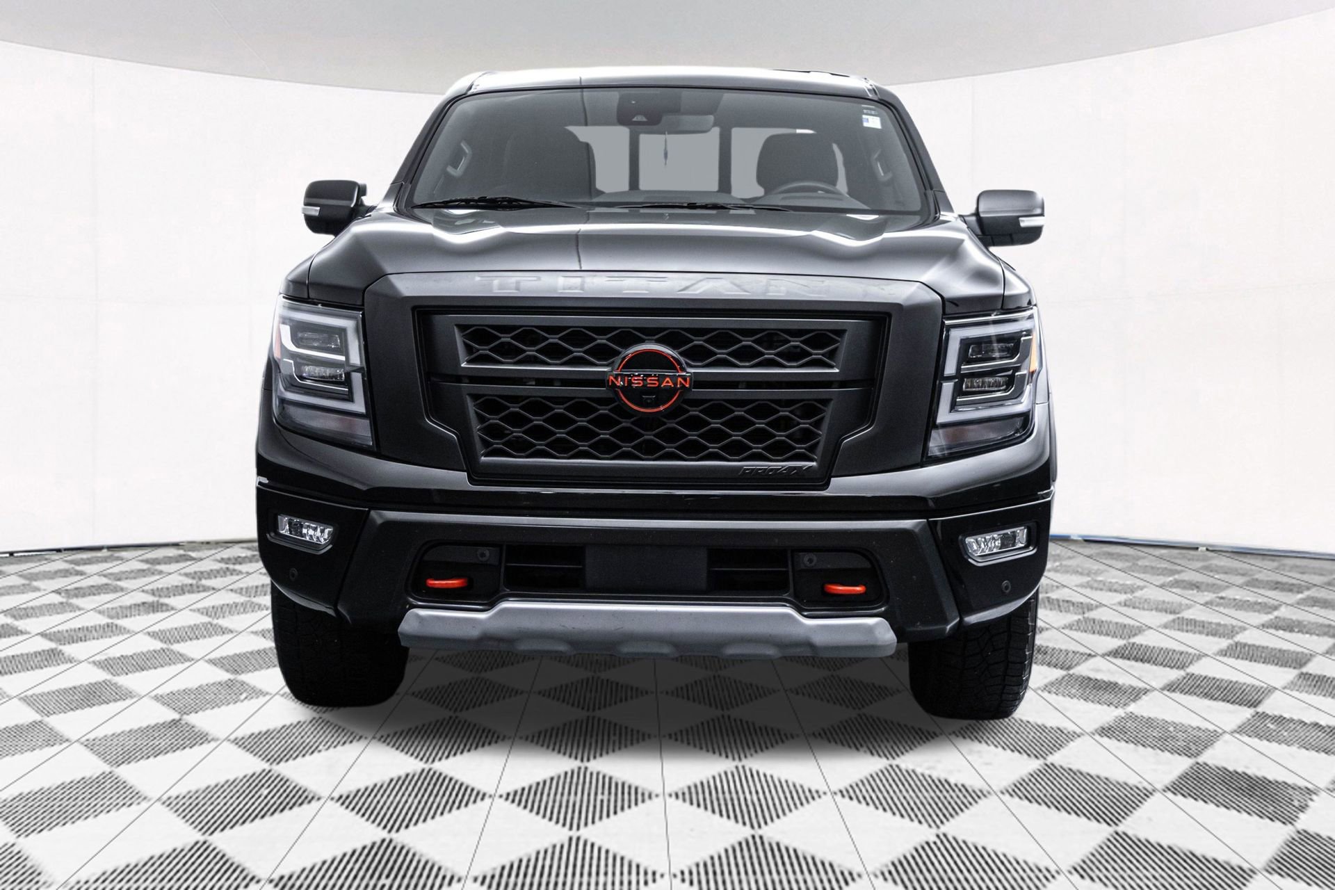 Used 2023 Nissan Titan PRO-4X w/ Pro-4x Convenience Package AWD/4WD image 18