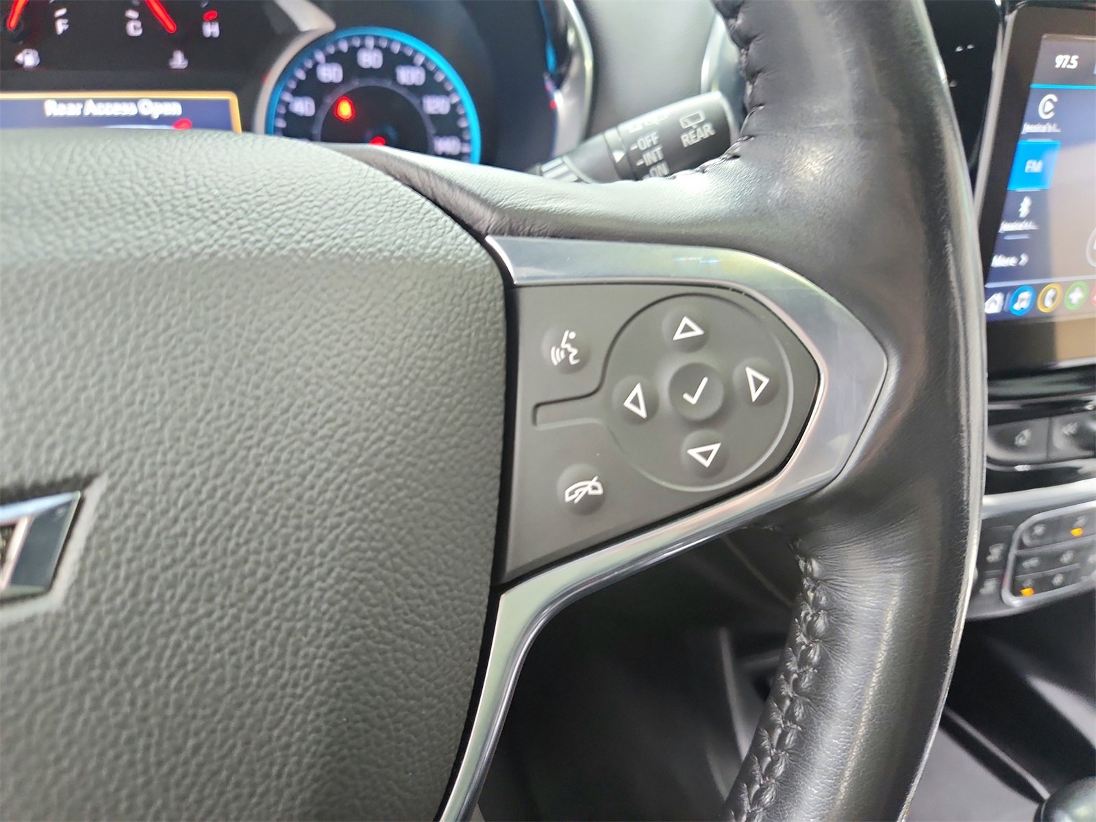 Used 2022 Chevrolet Traverse LT w/ Midnight/Sport Edition image 23