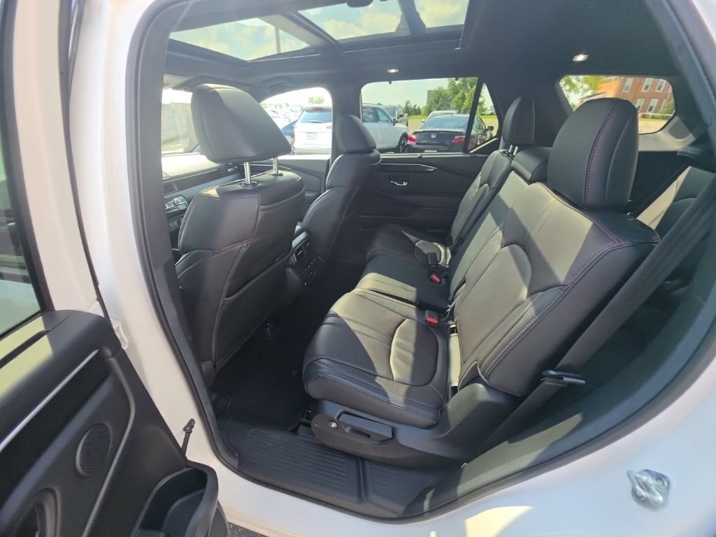 Certified 2025 Honda Pilot Black Edition image 29