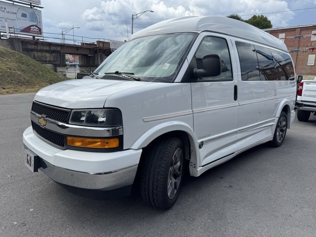 Used 2022 Chevrolet Express 2500 w/ Enhanced Convenience Package image 4