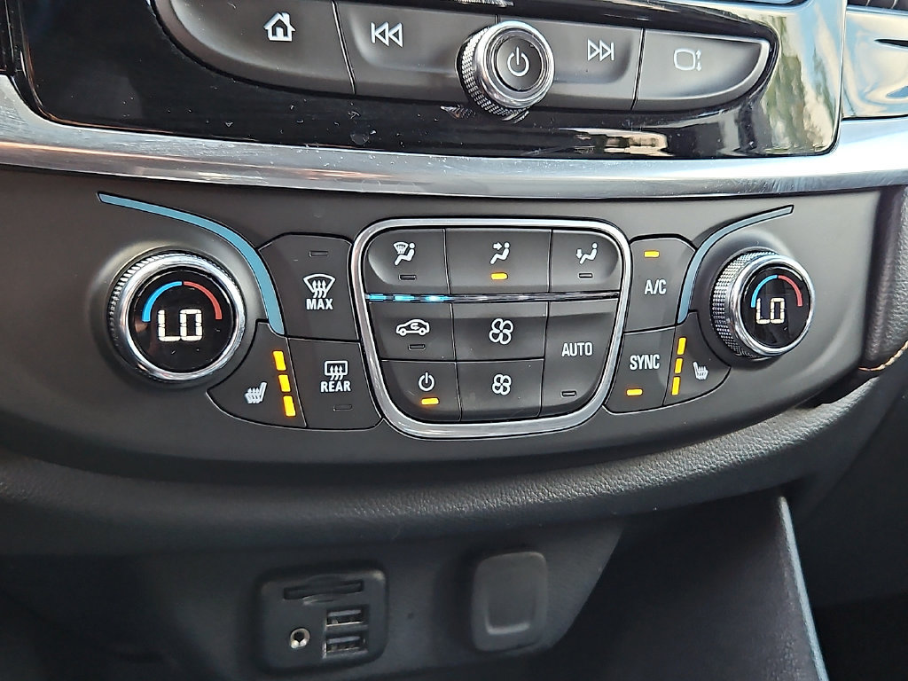 Used 2020 Chevrolet Traverse LT w/ LT Premium Package AWD/4WD image 17