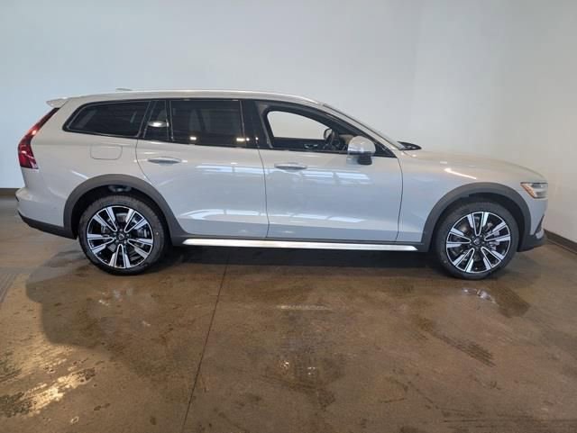 New 2026 Volvo V60 B5 Cross Country Ultra w/ Climate Package image 6