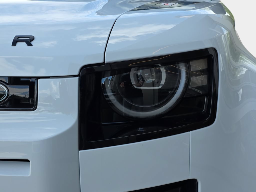 New 2026 Land Rover Defender 130 X-Dynamic SE AWD/4WD image 33