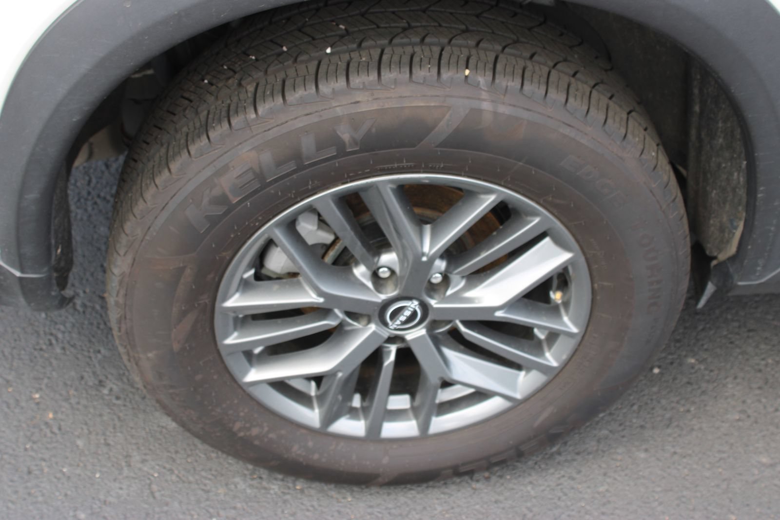 Used 2024 Nissan Rogue S FWD image 27