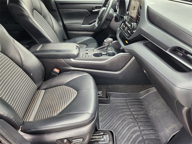 Used 2023 Toyota Highlander XSE image 15