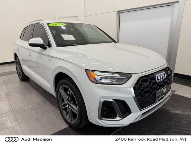 Used 2024 Audi Q5 e Premium Plus w/ Premium Plus Package AWD/4WD image 1