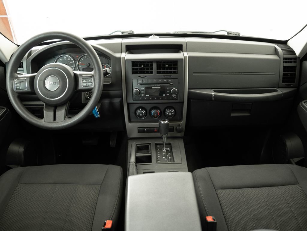 Used 2012 Jeep Liberty Sport RWD image 4