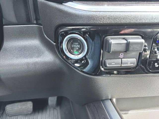 Used 2025 Chevrolet Silverado 1500 LTZ image 17