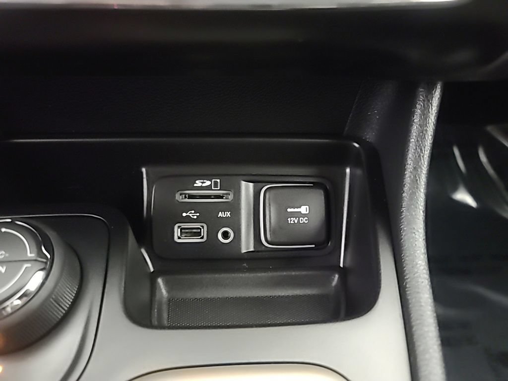 Used 2014 Jeep Cherokee Latitude w/ Comfort/Convenience Group AWD/4WD image 36