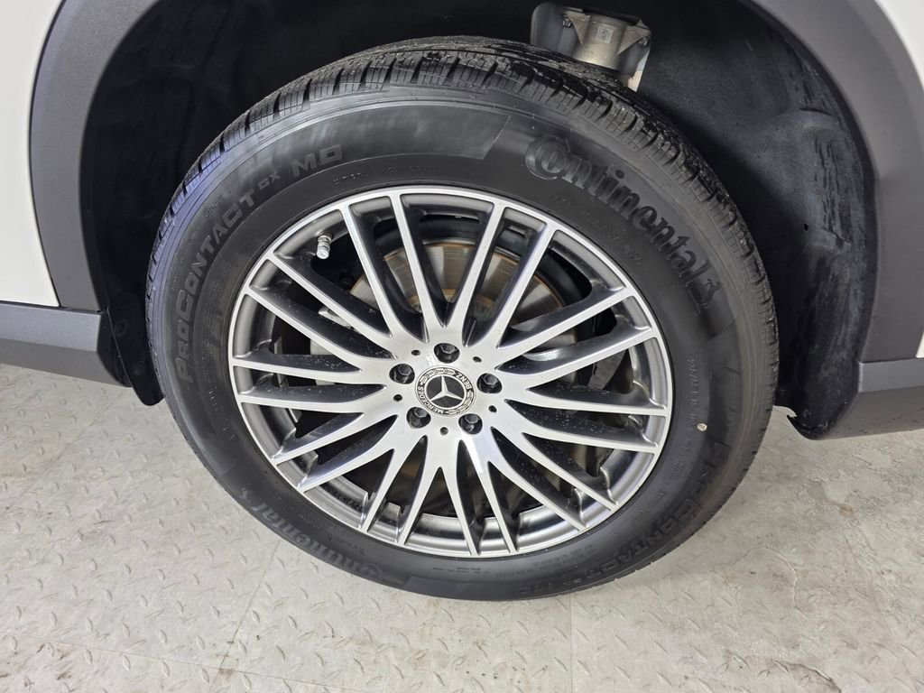 Certified 2025 Mercedes-Benz GLC 300 image 17