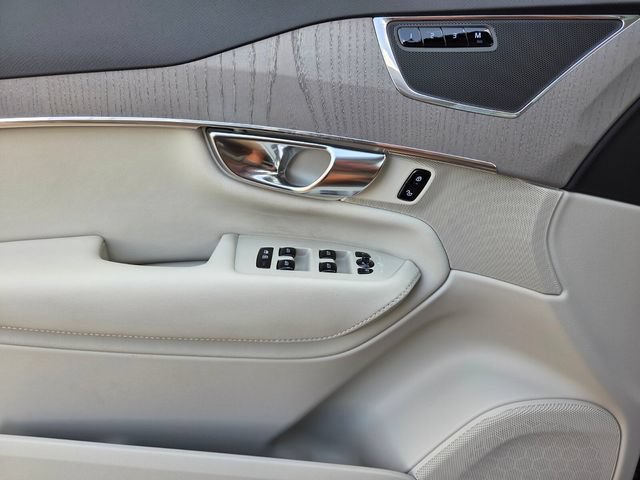 Certified 2025 Volvo XC90 B5 Plus w/ Protection Package Premier AWD/4WD image 37