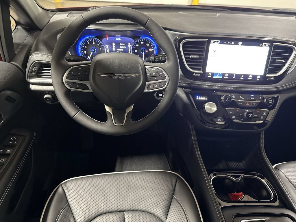New 2026 Chrysler Pacifica Limited AWD/4WD image 11