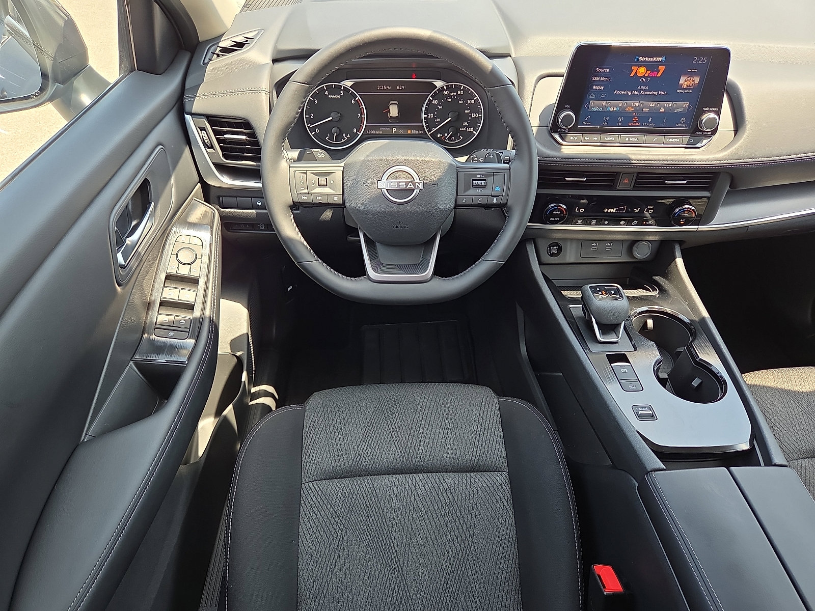 Used 2025 Nissan Rogue SV FWD image 11