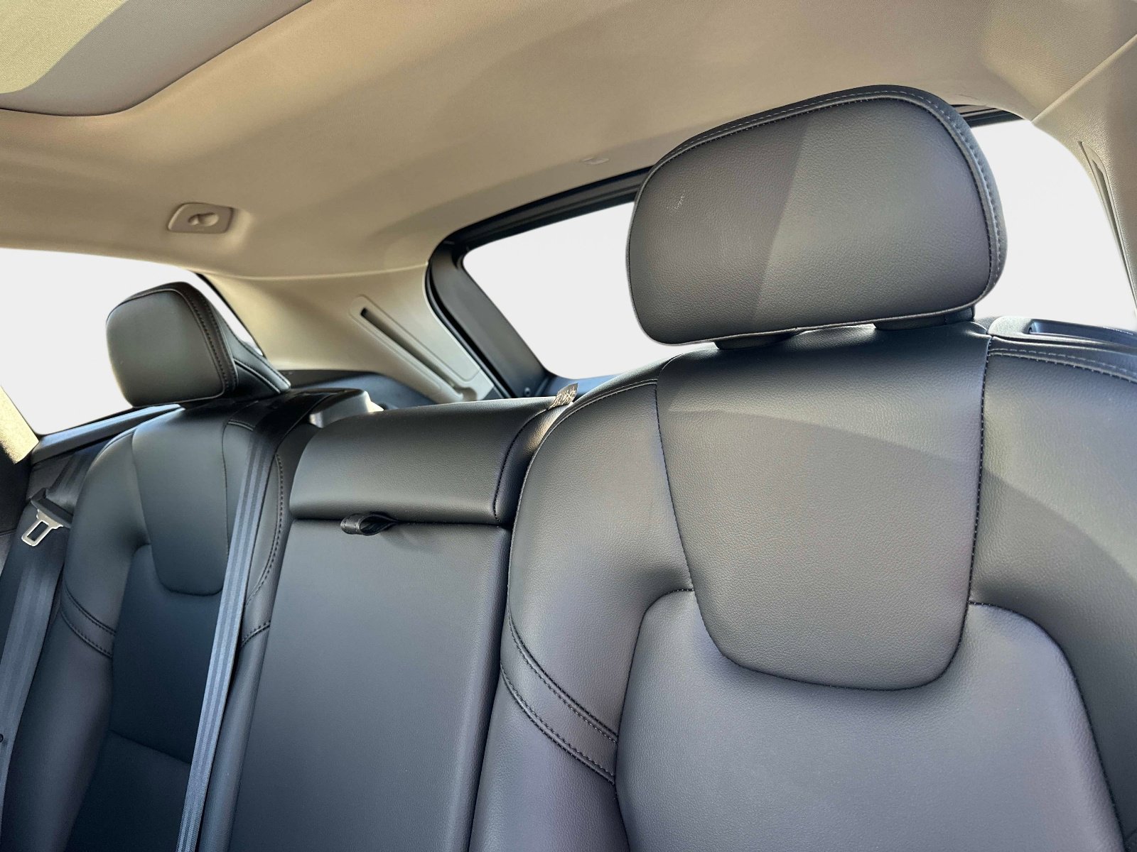 Certified 2025 Volvo XC60 B5 Core image 14