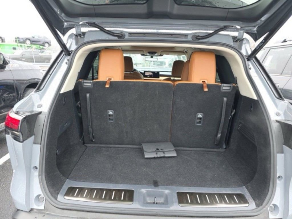 Used 2025 INFINITI QX60 Sensory w/ Vision Package image 18