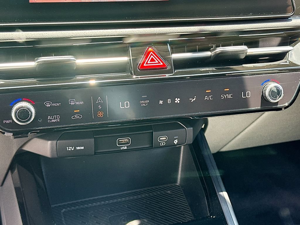 New 2026 Kia Niro FWD image 16