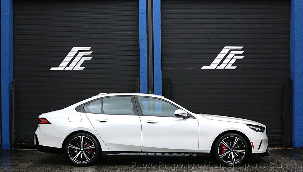 Used 2025 BMW 540i xDrive w/ Premium Package image 1
