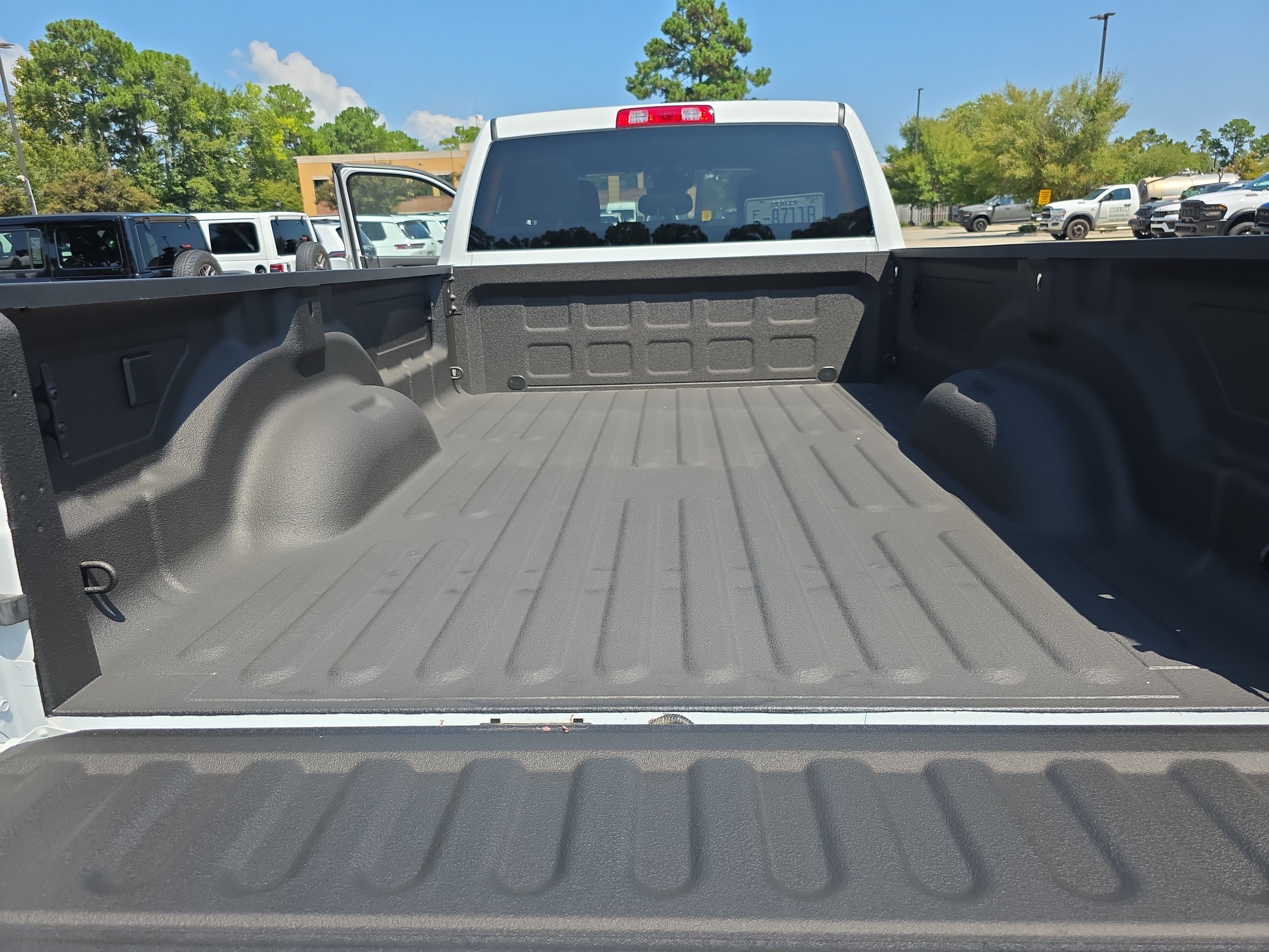 Used 2025 RAM 3500 Big Horn AWD/4WD image 33