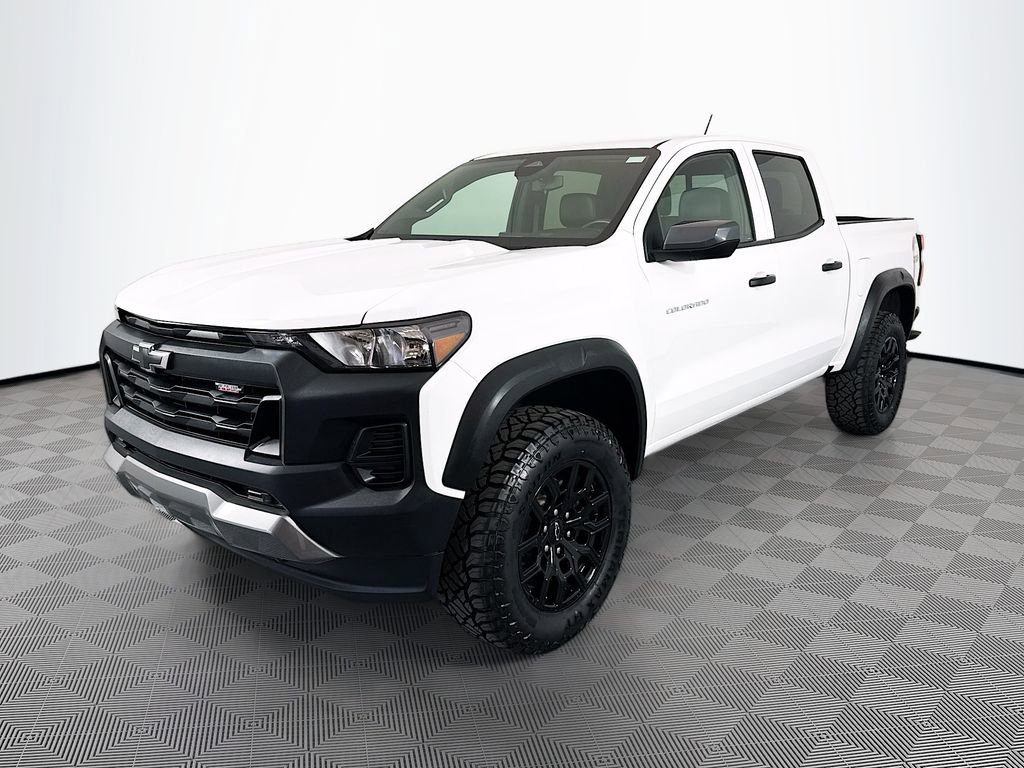 Used 2025 Chevrolet Colorado Trail Boss AWD/4WD image 4