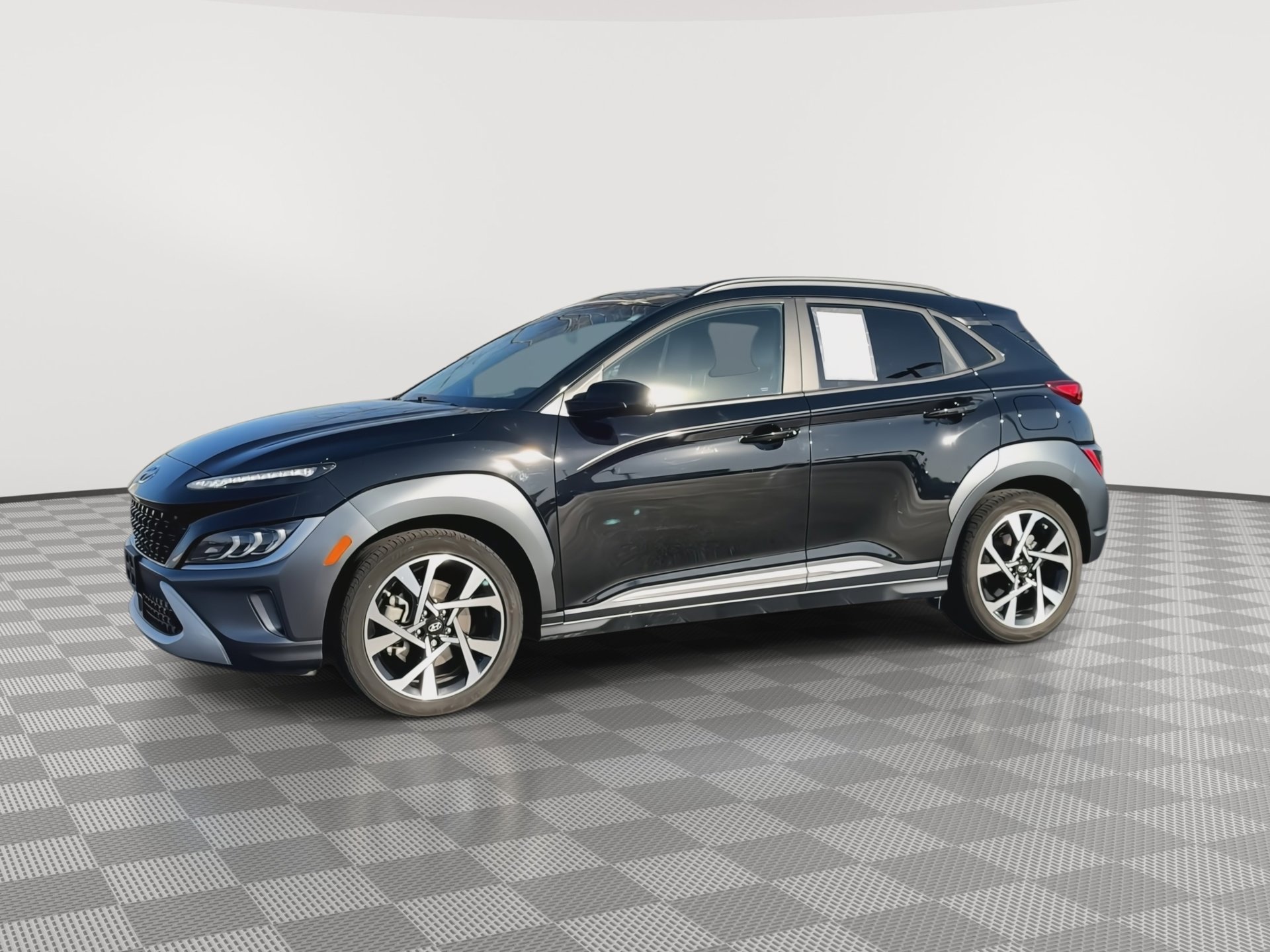 Used 2023 Hyundai Kona Limited w/ Cargo Package FWD image 4