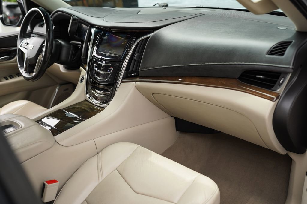 Used 2018 Cadillac Escalade ESV Luxury AWD/4WD image 20
