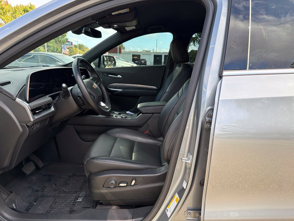 Used 2025 Cadillac XT4 Premium Luxury AWD/4WD image 10